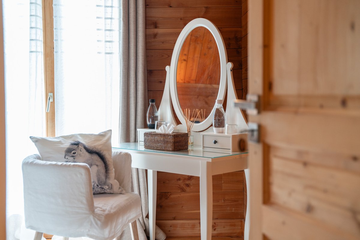 Chambre Izoard — coiffeuse